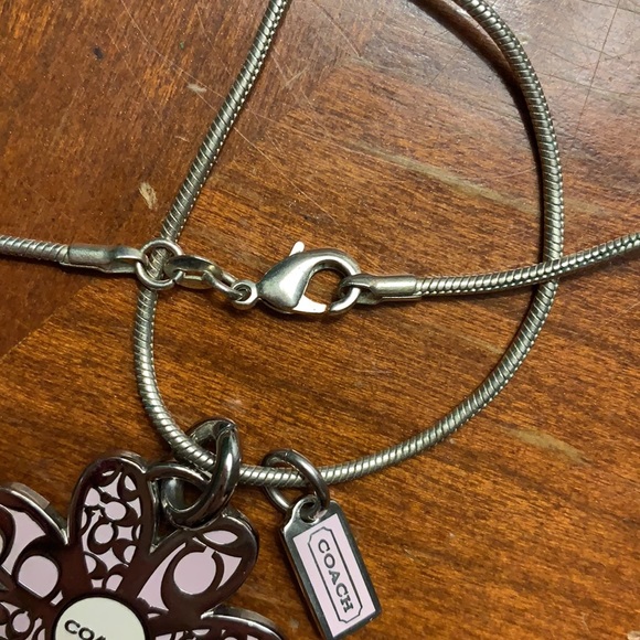 Coach flower necklace - Picture 3 of 5